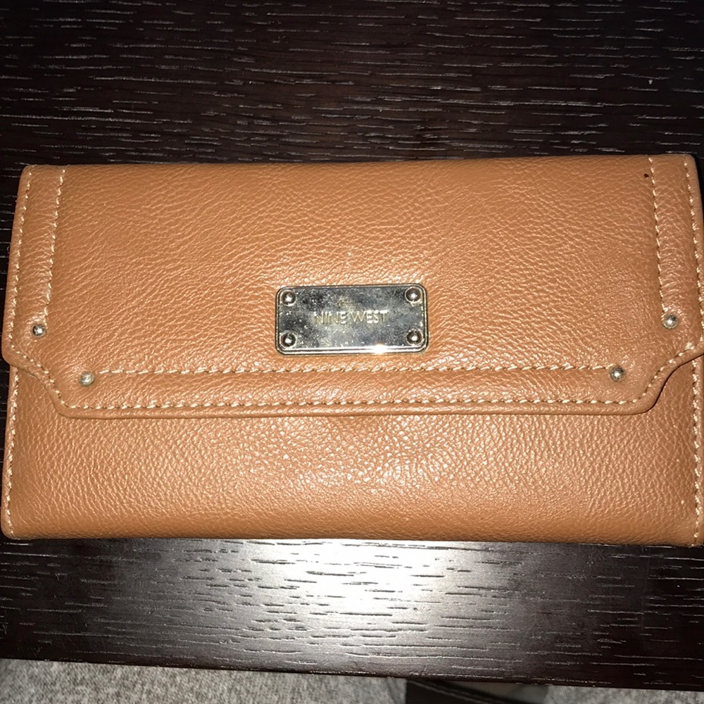 NEW tan Nine West wallet